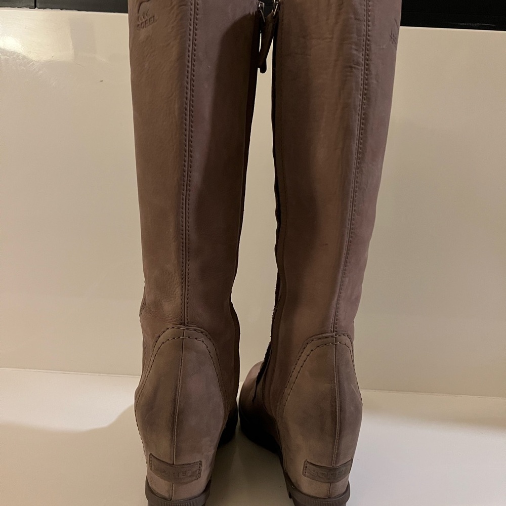 Stylish Sorel Beige Lace-Up Knee-High Size 8 Wedge Boots - Picture 3 of 4